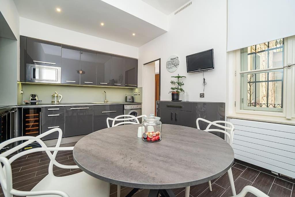 Luxurious Two-bedroom In The Old Town Apartment Prag