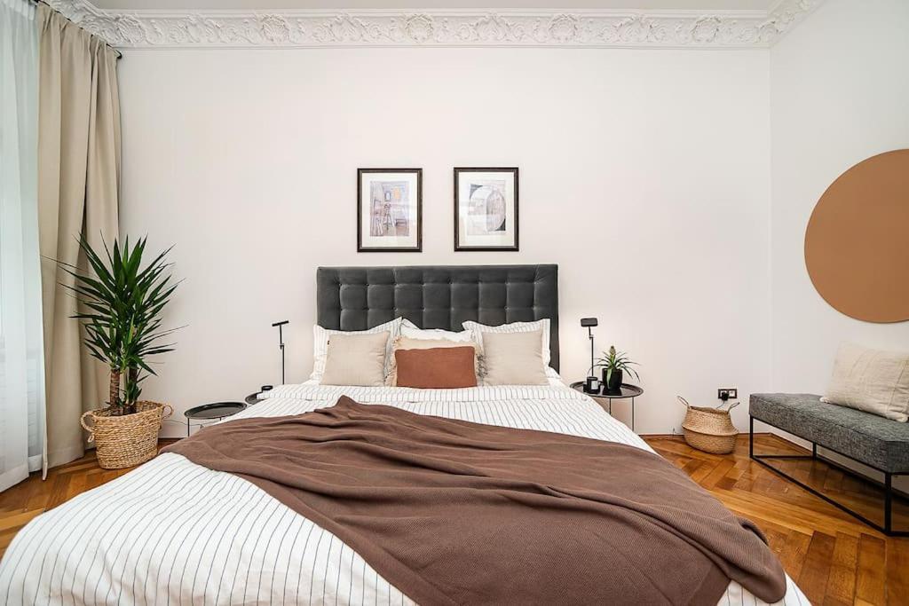 Luxurious Two-bedroom In The Old Town Apartment Prag