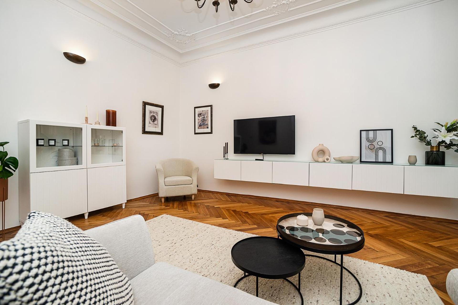Luxurious Two-bedroom In The Old Town Daire