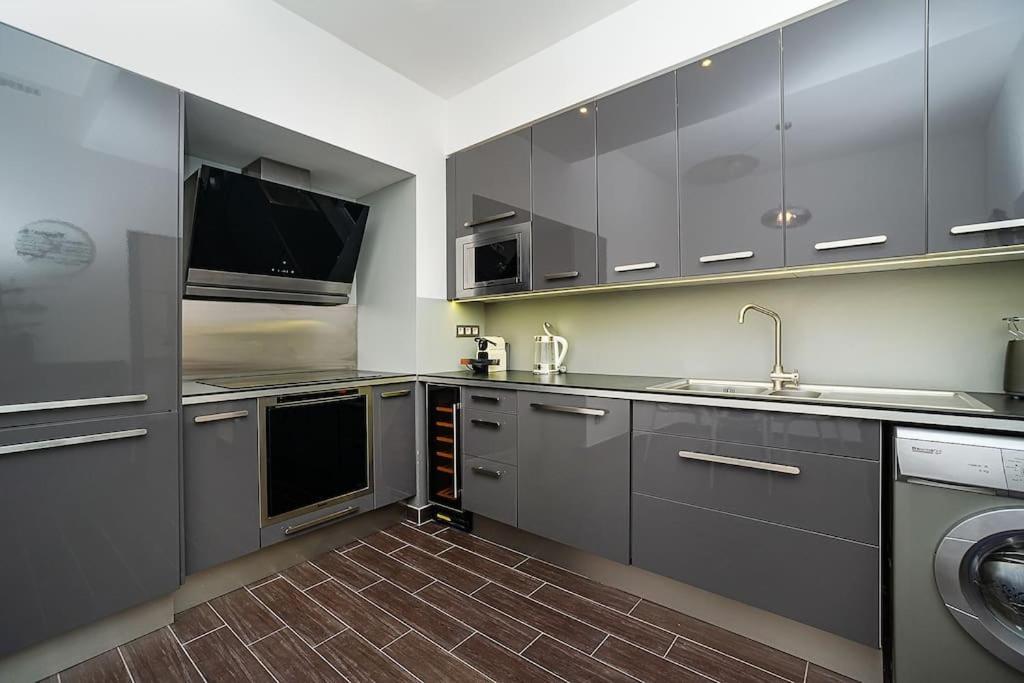 Luxurious Two-bedroom In The Old Town Daire