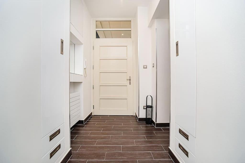 Luxurious Two-bedroom In The Old Town Daire *