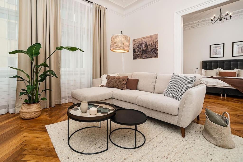 Luxurious Two-bedroom In The Old Town Daire